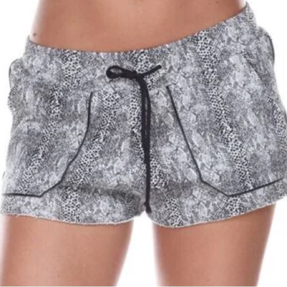 Blue Life Fit Snake Print Running Shorts Gray Black XS